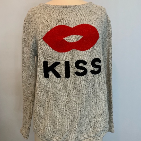 Sweaters - Kiss and lips sweater